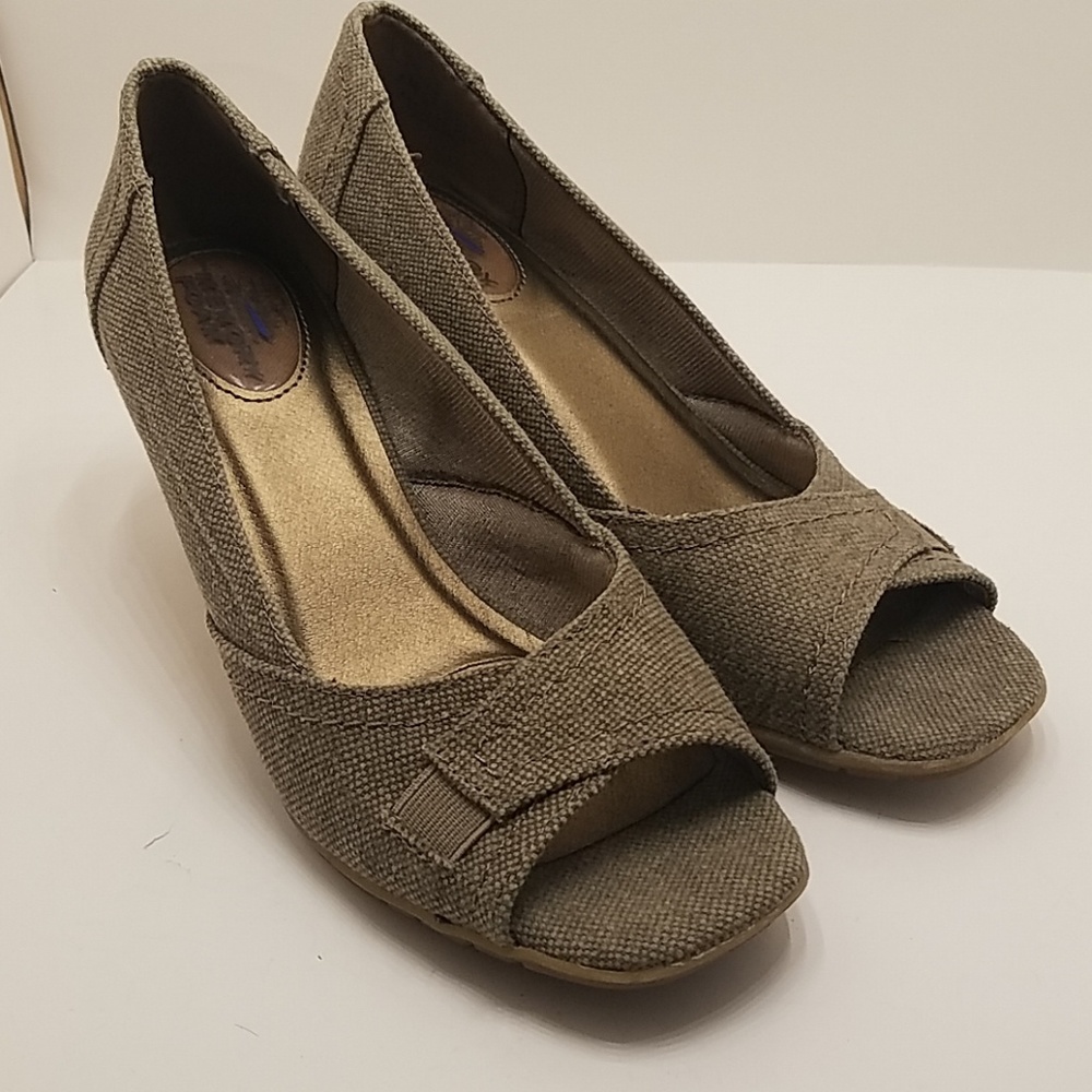 Lifestride memory foam wedges